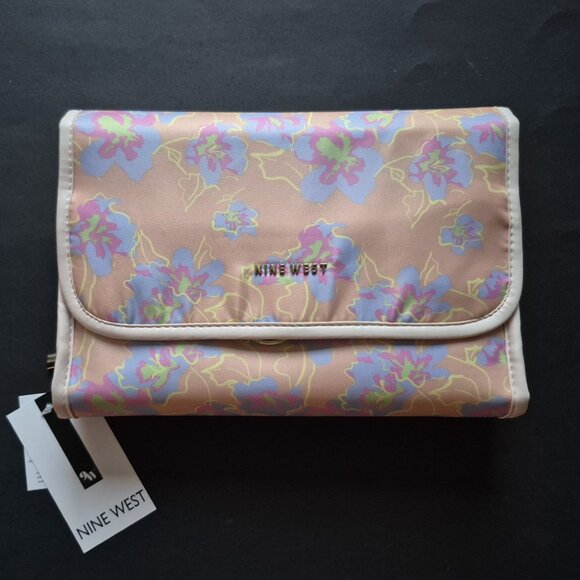 Hanging Travel Organizer - Picture 2 of 6